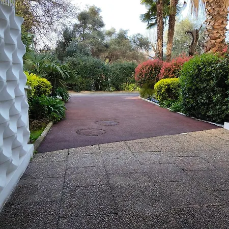 Arad 40m2 Classe Immense Terrasse 35 M2 Piscine Jlp Parking Antibes