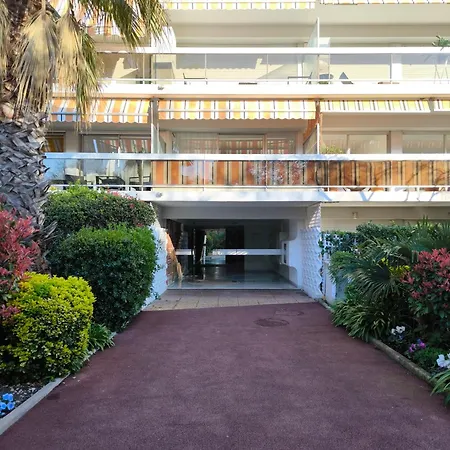 公寓 Ara 40m2 Classe Immense Terrasse 35 M2 Piscine Juan Parking 昂蒂布